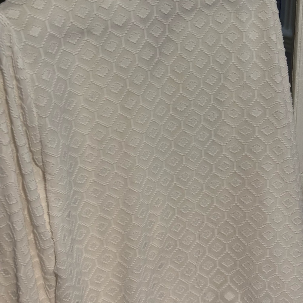 Melissa McCarthy Cream Textured Top 1X v neck - Picture 2 of 5